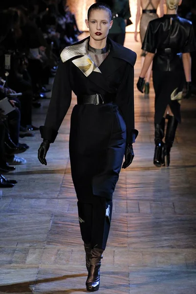 Look 12
